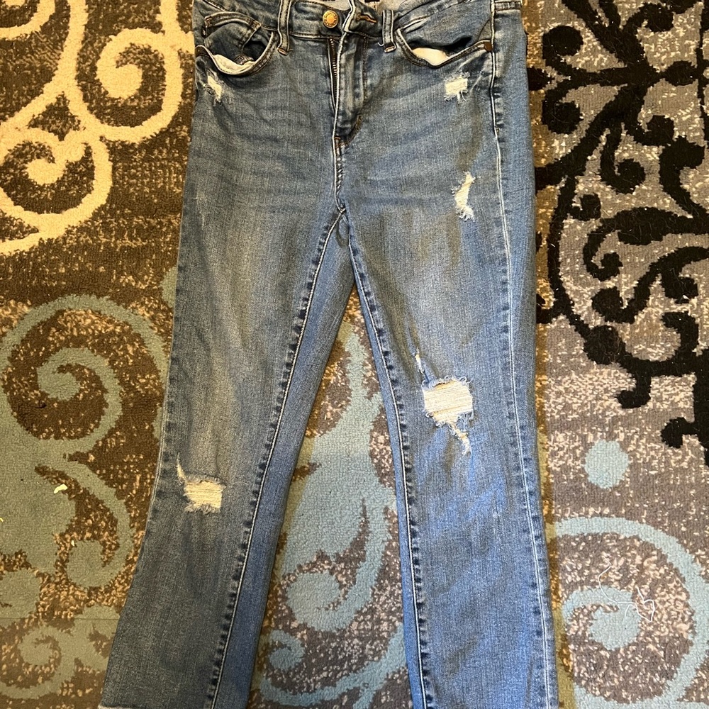 Judy Blue Light Blue Distressed Cropped Jeans